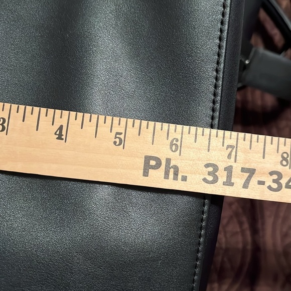 Fabletics The Grip Tote Duffel Gym/Travel Bag, Black, 20.5” x 11.5” x 6.5” - Picture 15 of 15